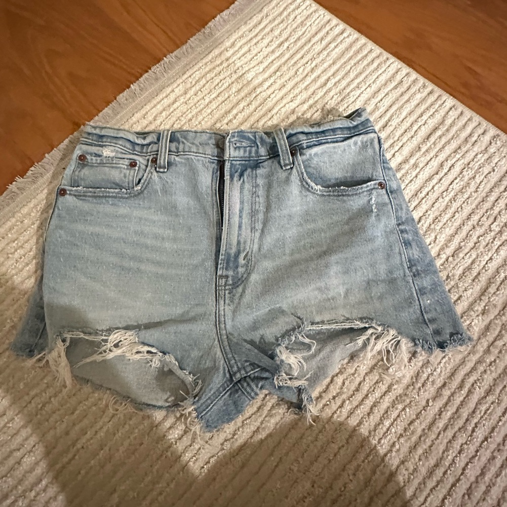 Abercrombie and Fitch the mom short high rise